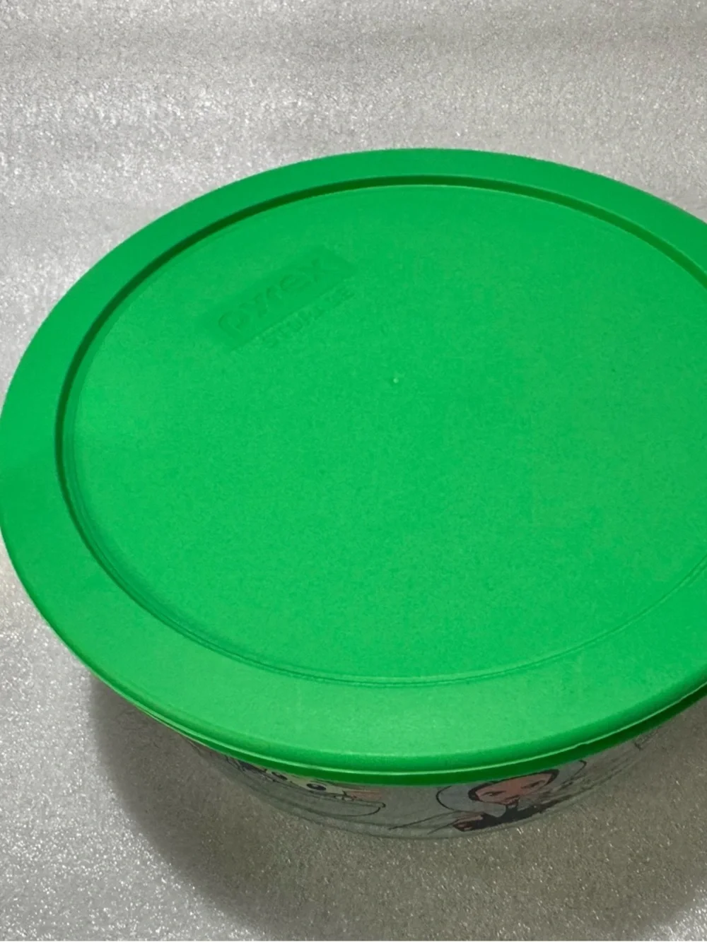 Pyrex 7 cup glass storage container with lid Star Wars Baby Yoda
